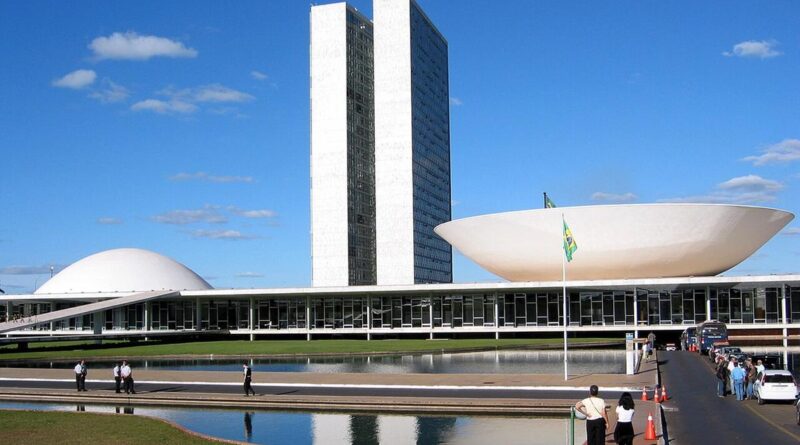 Calendário especial pode acelerar votação da PEC do fim da escala 6×1